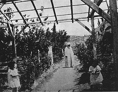 Abdu'l-Baha in garden